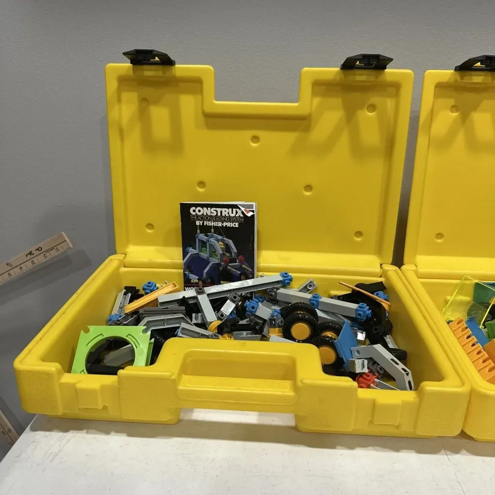 VINTAGE 1983 FISHER PRICE CONSTRUX CREATIVE BUILDING PARTS YELLOW CASE LOT OF 2